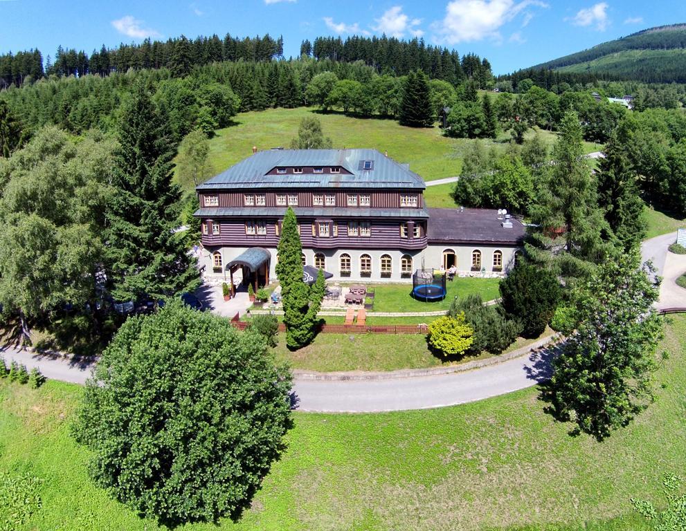 Alpsky Hotel Špindlerŭv Mlýn Buitenkant foto