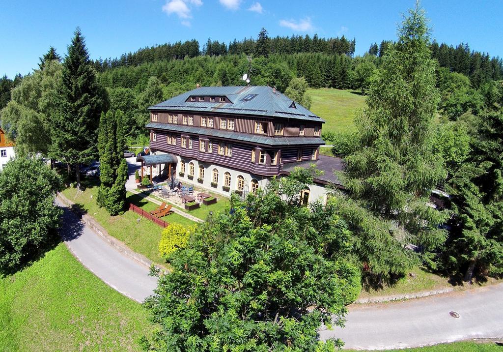 Alpsky Hotel Špindlerŭv Mlýn Buitenkant foto