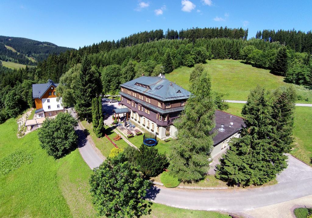 Alpsky Hotel Špindlerŭv Mlýn Buitenkant foto