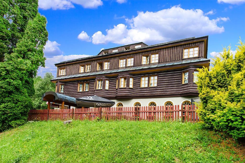 Alpsky Hotel Špindlerŭv Mlýn Buitenkant foto