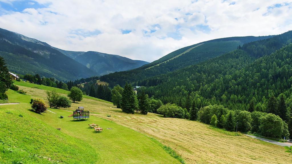 Alpsky Hotel Špindlerŭv Mlýn Buitenkant foto
