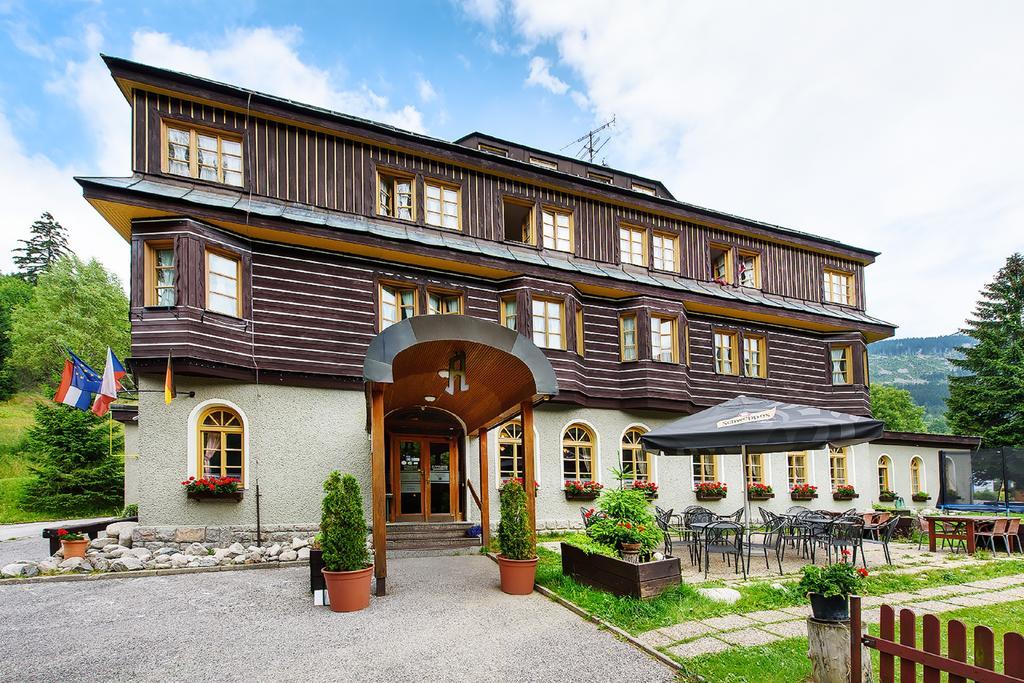 Alpsky Hotel Špindlerŭv Mlýn Buitenkant foto