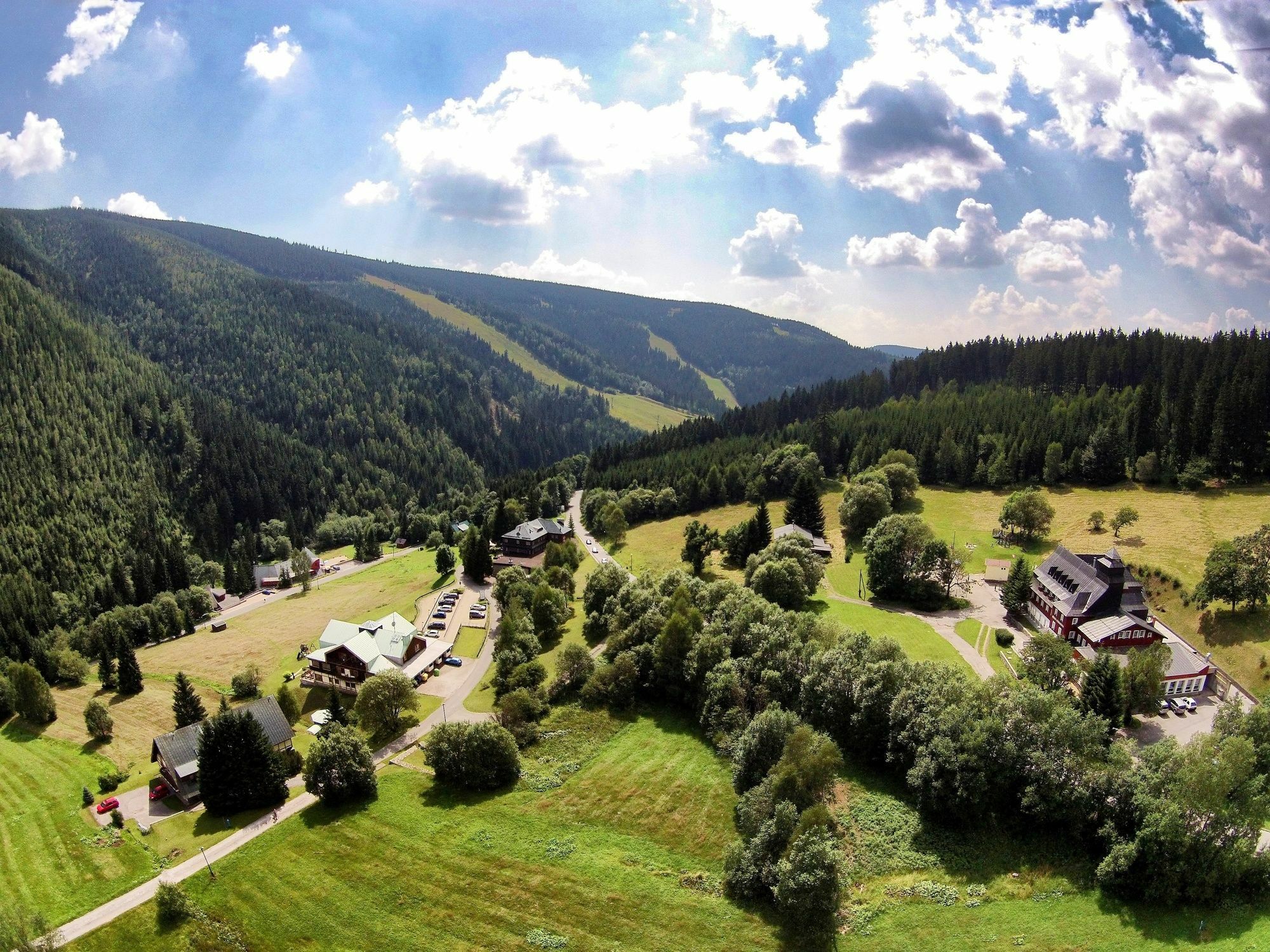 Alpsky Hotel Špindlerŭv Mlýn Buitenkant foto