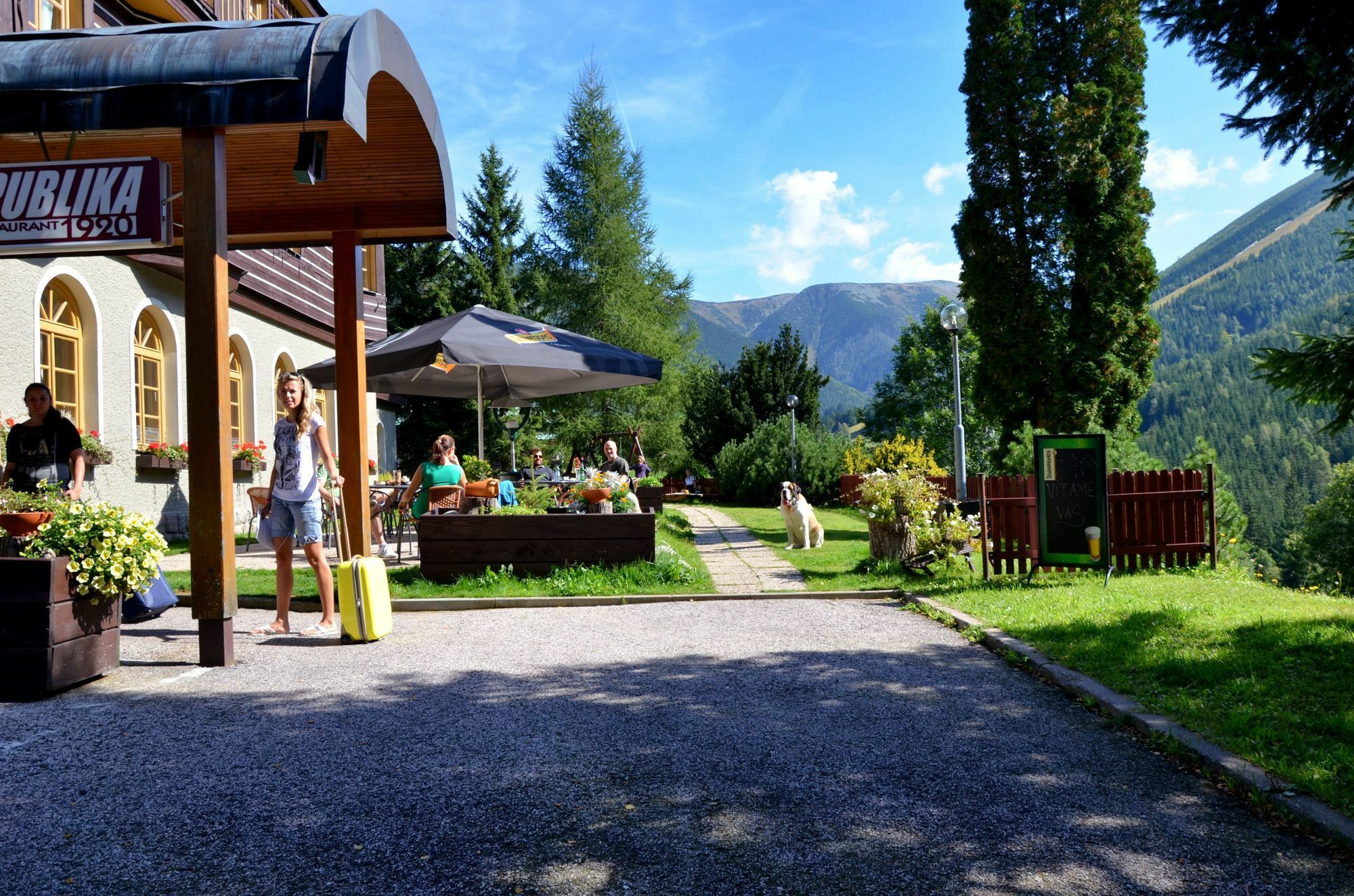 Alpsky Hotel Špindlerŭv Mlýn Buitenkant foto