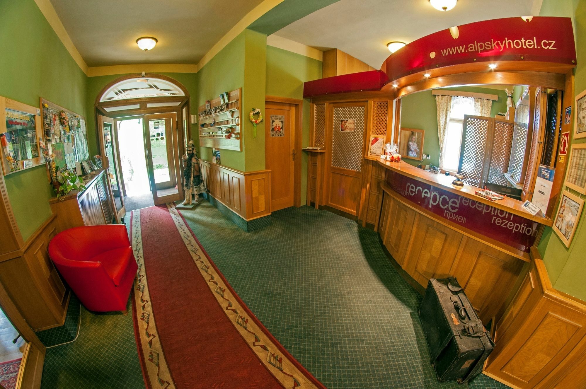 Alpsky Hotel Špindlerŭv Mlýn Buitenkant foto